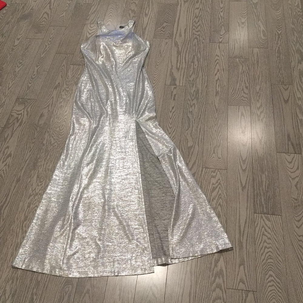 Beautiful silver maxi dress 🌸🍀🍀🍀